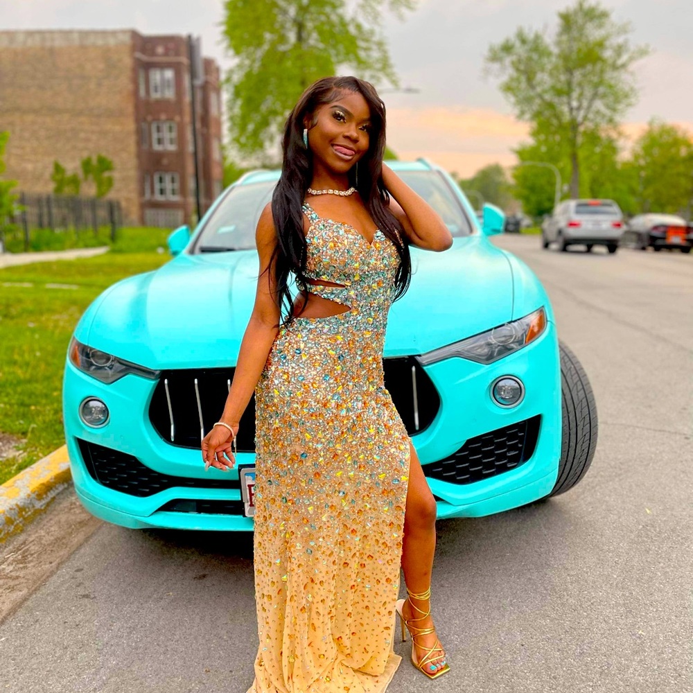 Hello , My Name Is KeOir And I’m Selling My Prom Dress I Wore May 2023!🥹🩵